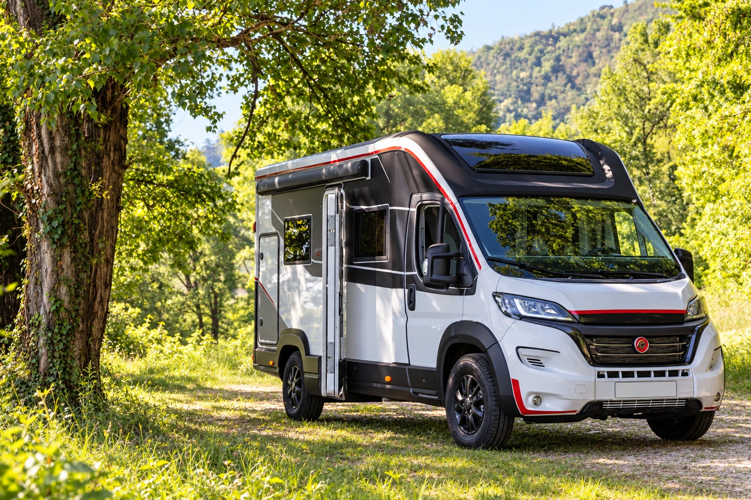 Camping-car dans un cadre naturel, illustration des équipements à bord